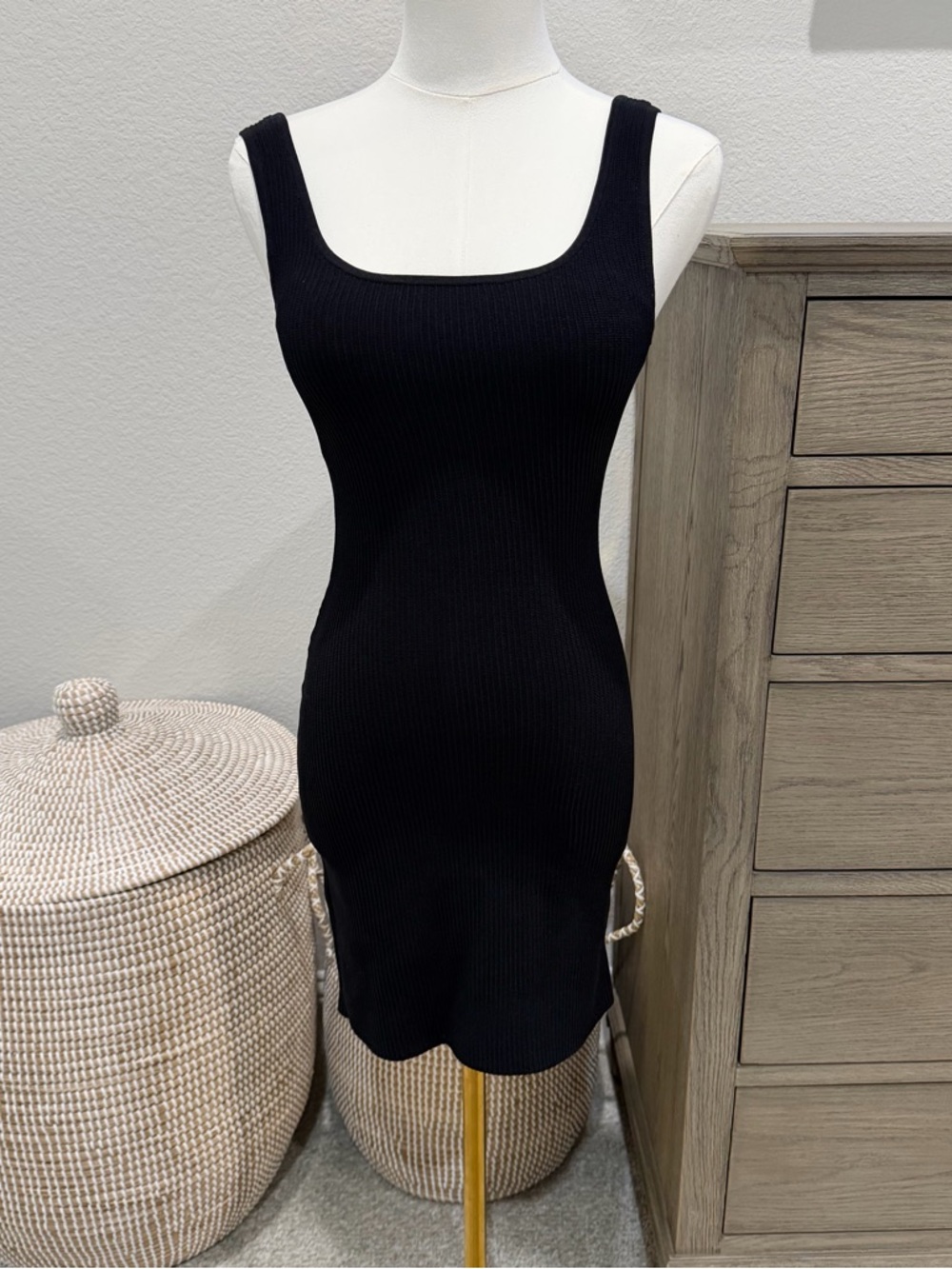 Aritzia Babaton Women's Sculpt Knit Squareneck Black Mini Dress Size 2xs